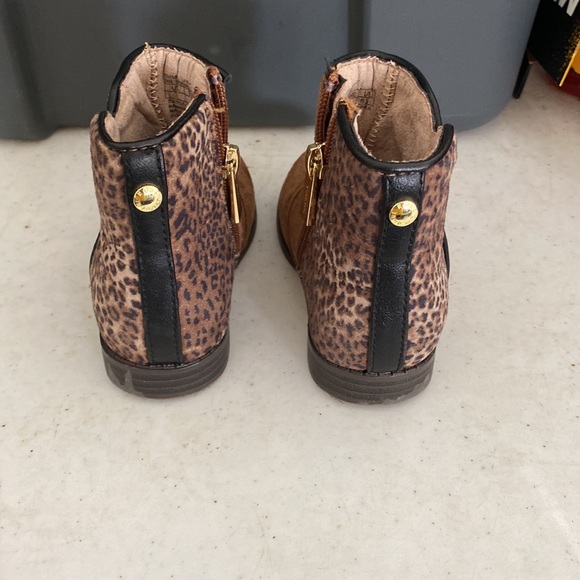 boots - Picture 3 of 8